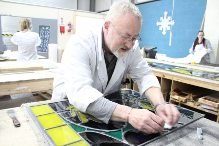 Production of stained glass in the Recclesia Studio